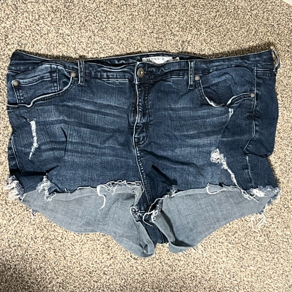 Low cut shorts